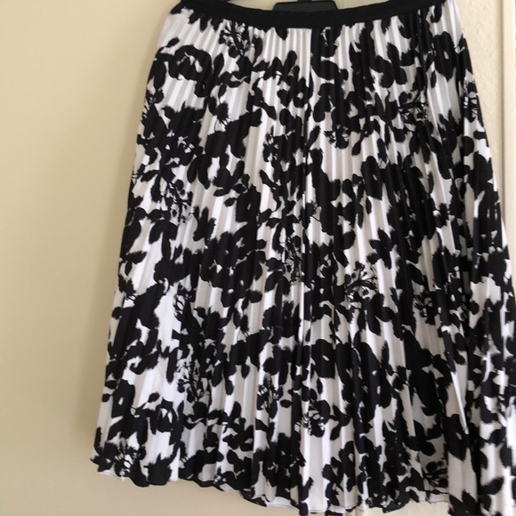 Karl Lagerfeld Dresses & Skirts - Karl Lagerfeld Skirt